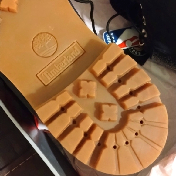 Brand New..Men's exotic Toronto raptors NBA, timberlands size 11 - Picture 8 of 15